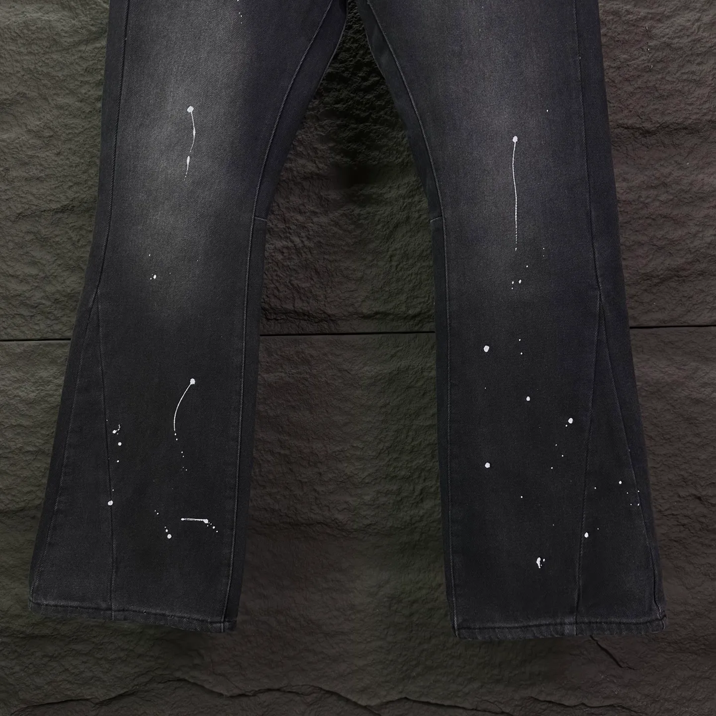 P250 GALLERY DEPT. 2026 New Retro Splashed Ink Splicing Couple Style Washed Loose Bootcut Jeans 🔥High Version🔥High Version🔥 Top Ceiling Quality Styles with different washed textures are very friendly to people with thin legs and thick legs. The bootcut version is very flattering to the leg shape. Moderate length that never goes out of style, easy and casual to match, basic styling for various styles, a must-have in the wardrobe! The fabric is stiff but also makes the upper body soft without losing texture. The washing process is even more perfect. It is a must-have item for everyone! ! ! Washed wheat, hang tag, pants label, three complete labels, color: black, size: 28, 30, 32, 34, 36 (five sizes)